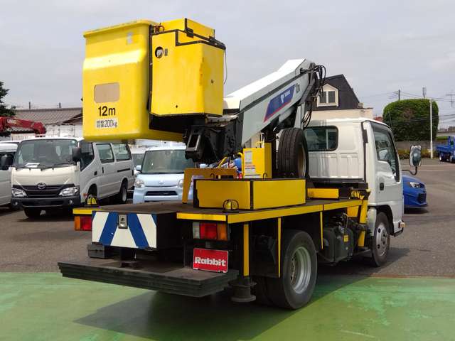 Isuzu Elf 8