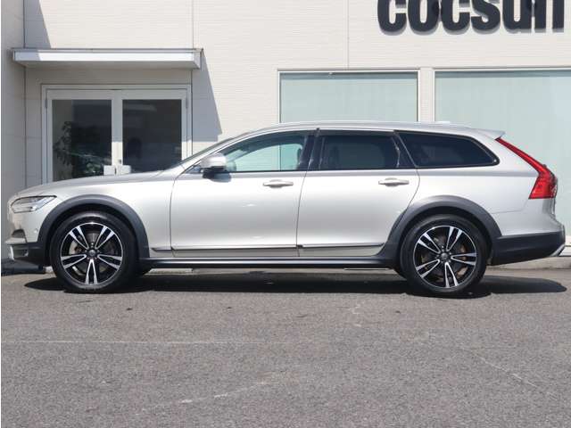 Volvo V90 Cross Country 11