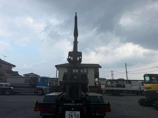 UD Trucks Quon 8