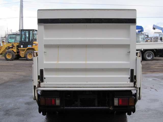 Isuzu Elf 7