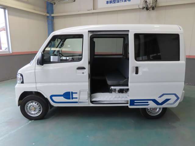 Mitsubishi Minicab EV 7