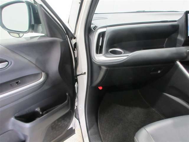 Toyota Noah 6