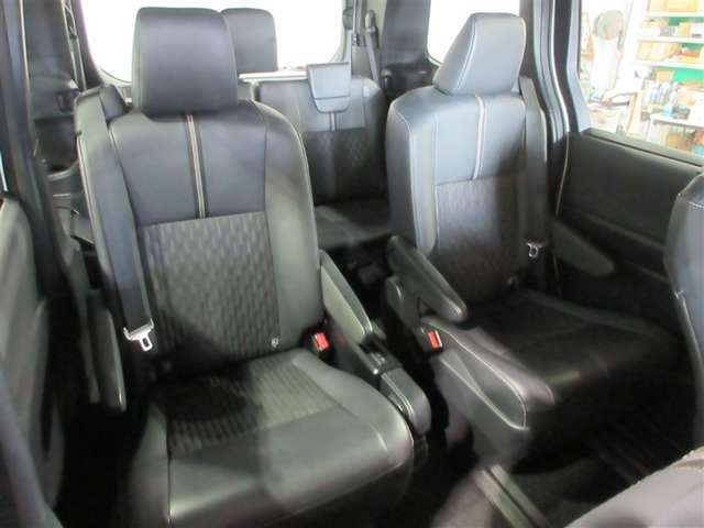 Toyota Noah 9