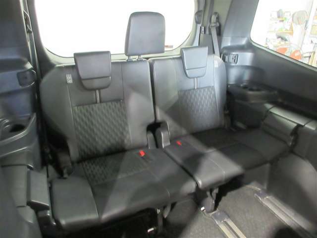 Toyota Noah 10