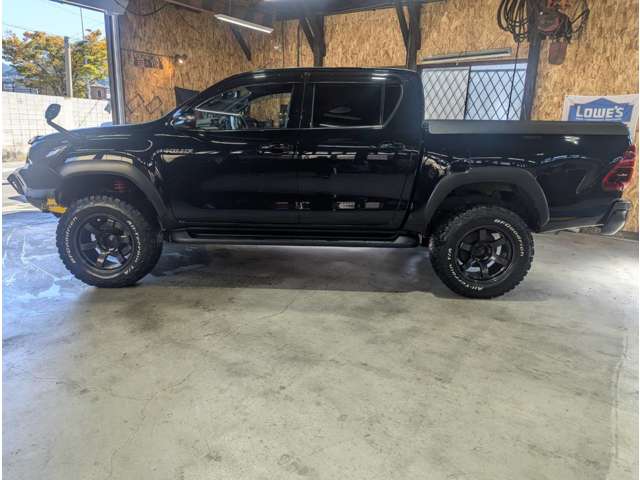 Toyota Hilux 2