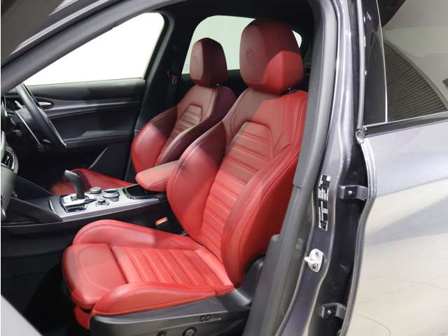 Alfa Romeo Stelvio 7