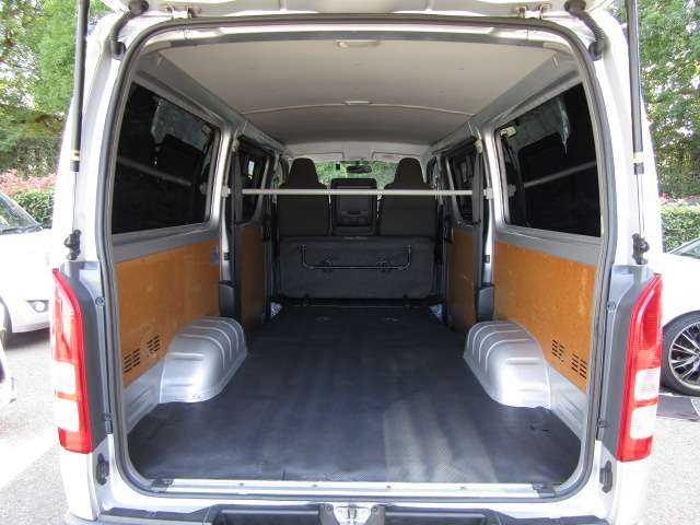Toyota Hiace Van 11