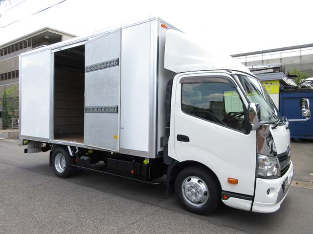 Hino Dutro 11