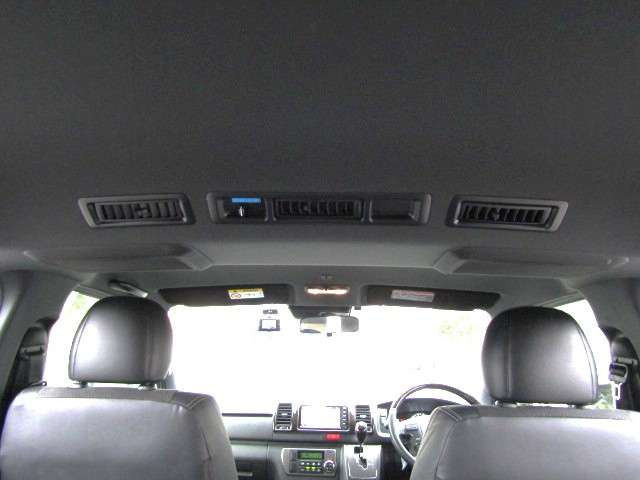 Toyota Hiace Van 9