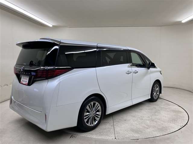Toyota Alphard 6