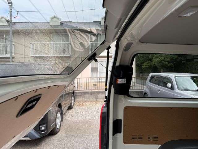 Toyota Hiace Van 8