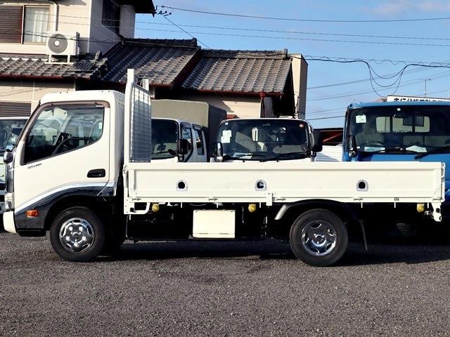 Hino Dutro 9