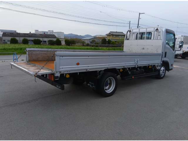 Isuzu Elf 6