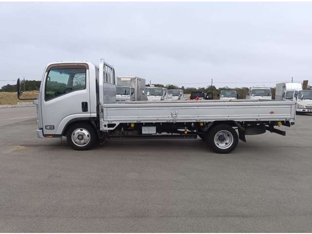 Isuzu Elf 7