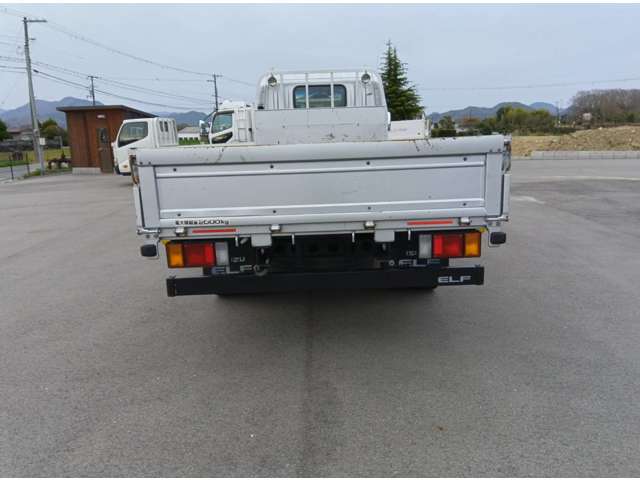 Isuzu Elf 8