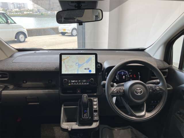Toyota Sienta 2