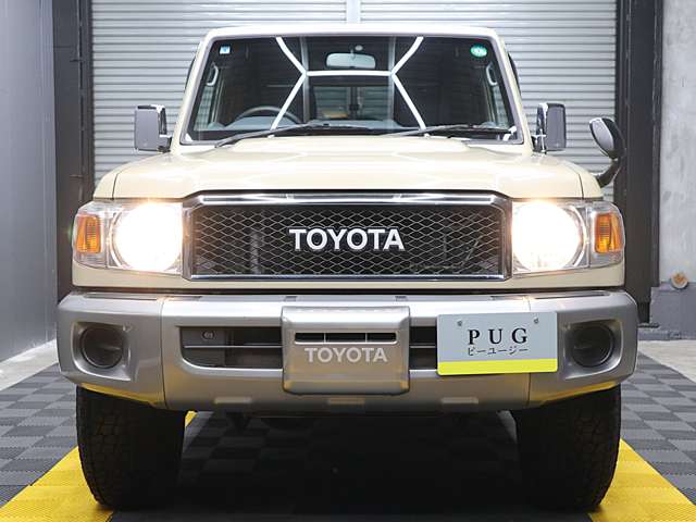 Toyota Land Cruiser 70 Pickup 4