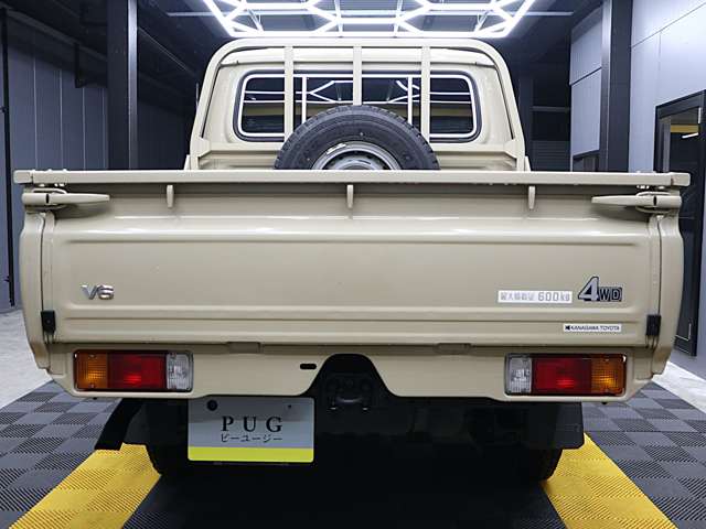 Toyota Land Cruiser 70 Pickup 9