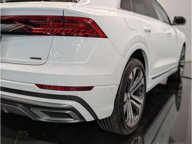 Audi Q8 11