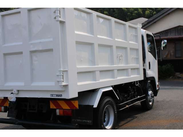 Isuzu Forward 11