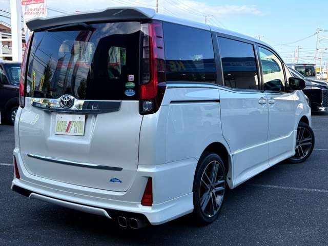 Toyota Noah 11