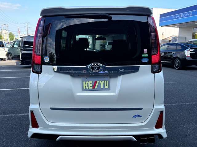 Toyota Noah 12