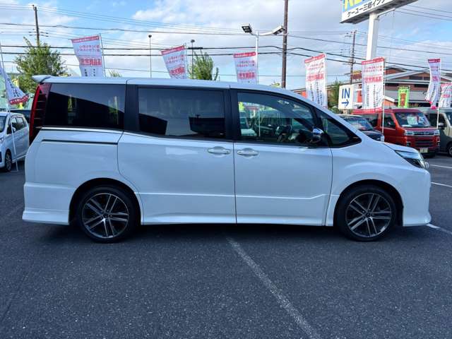 Toyota Noah 10