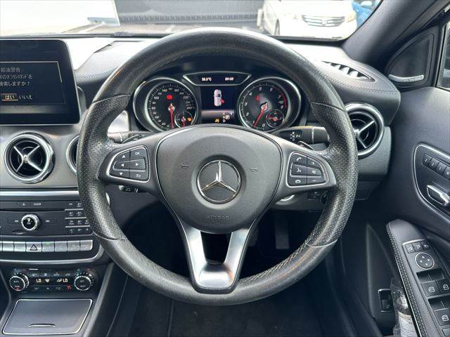 Mercedes-Benz GLA-Class 11