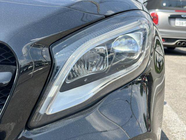 Mercedes-Benz GLA-Class 12