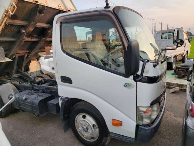 Hino Dutro 3