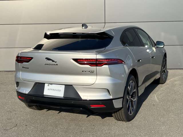 Jaguar Iペイス 9