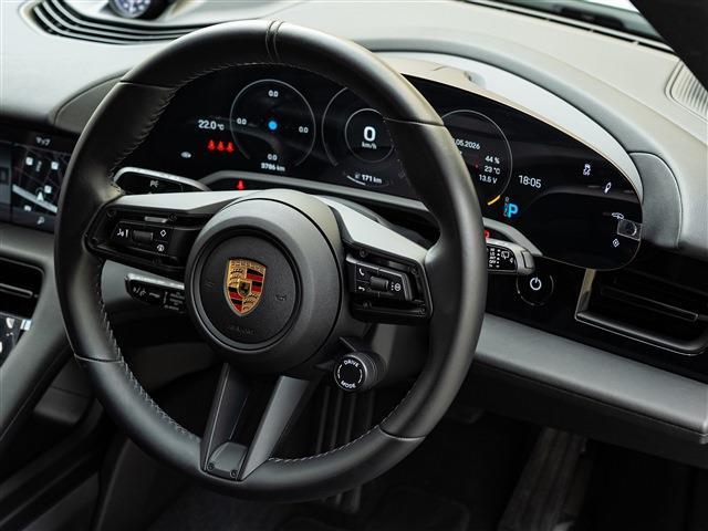 Porsche Taycan Cross Turismo 11
