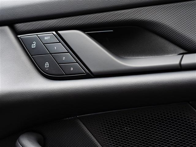 Porsche Taycan Cross Turismo 12