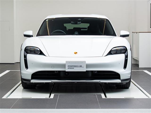 Porsche Taycan Cross Turismo 3