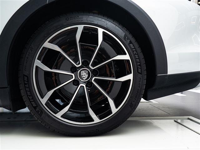 Porsche Taycan Cross Turismo 6