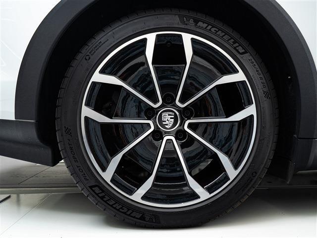 Porsche Taycan Cross Turismo 8