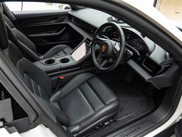 Porsche Taycan Cross Turismo 10