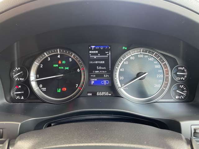 Lexus LX 5