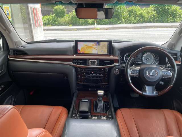 Lexus LX 6
