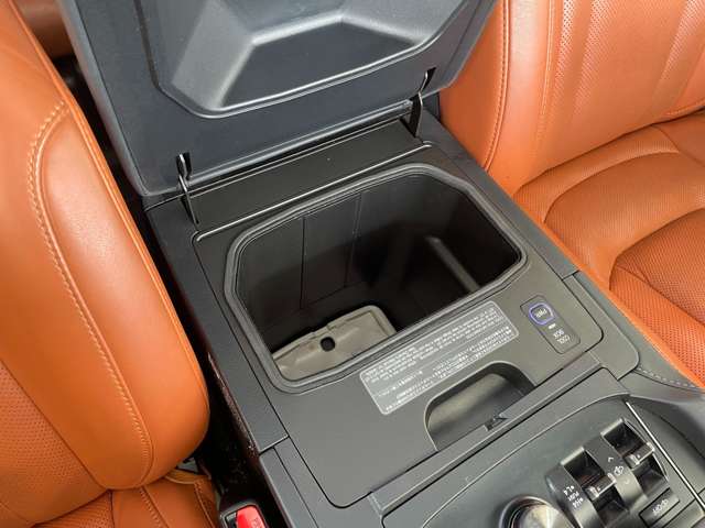 Lexus LX 8