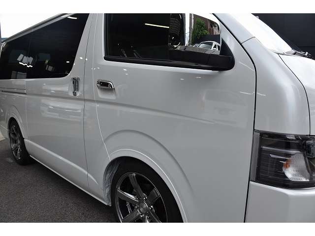 Toyota Hiace Van 11