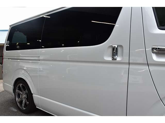 Toyota Hiace Van 12