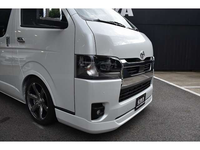 Toyota Hiace Van 10