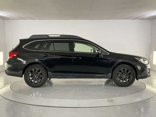 Subaru Legacy Outback 11