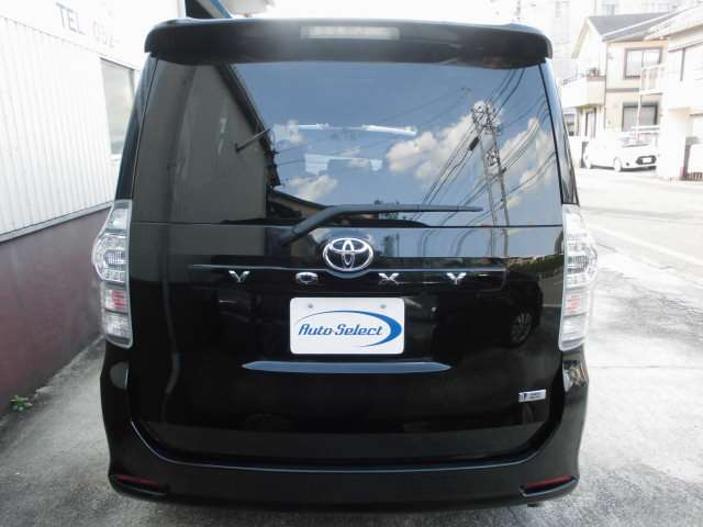 Toyota Voxy 12