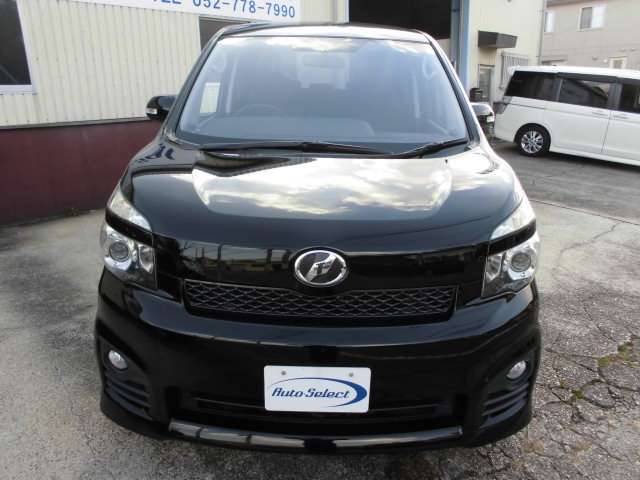 Toyota Voxy 3