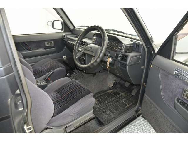 Daihatsu Rocky 3