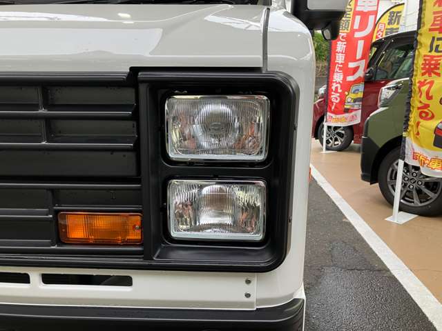 Daihatsu Hijet Deck Van 11