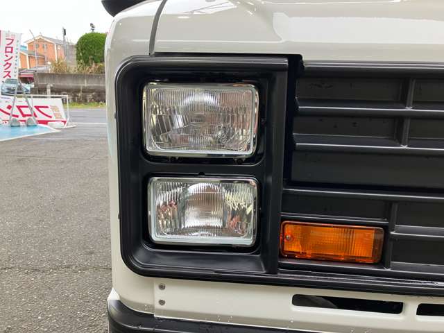 Daihatsu Hijet Deck Van 10