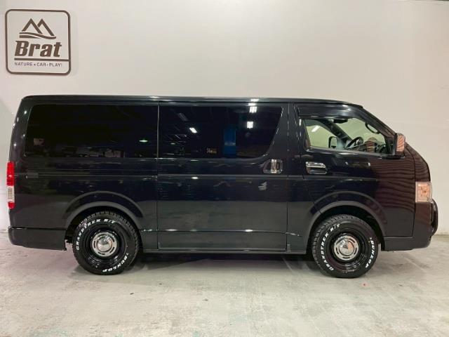 Toyota Hiace Van 9